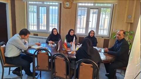 برگزاری جلسه توجیهی مددکاران مثبت زندگی توسط معاونت بهداشتی اسدآباد