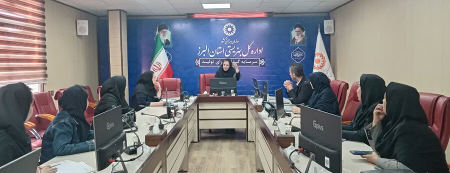 جلسه اجرای طرح خود مراقبتی با هدف پیشگیری از خودکشی در دانش آموزان شهرستان اشتهارد برگزار شد