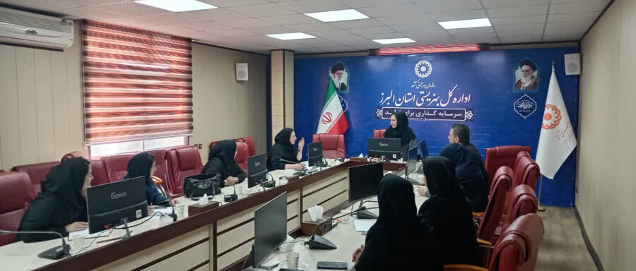 جلسه اجرای طرح خود مراقبتی با هدف پیشگیری از خودکشی در دانش آموزان شهرستان اشتهارد