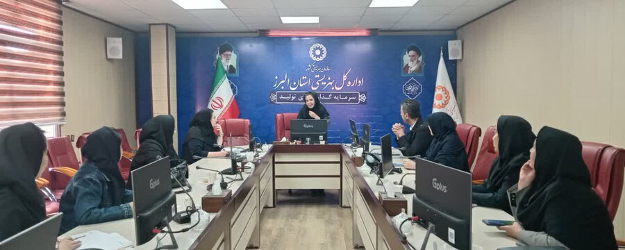 جلسه اجرای طرح خود مراقبتی با هدف پیشگیری از خودکشی در دانش آموزان شهرستان اشتهارد