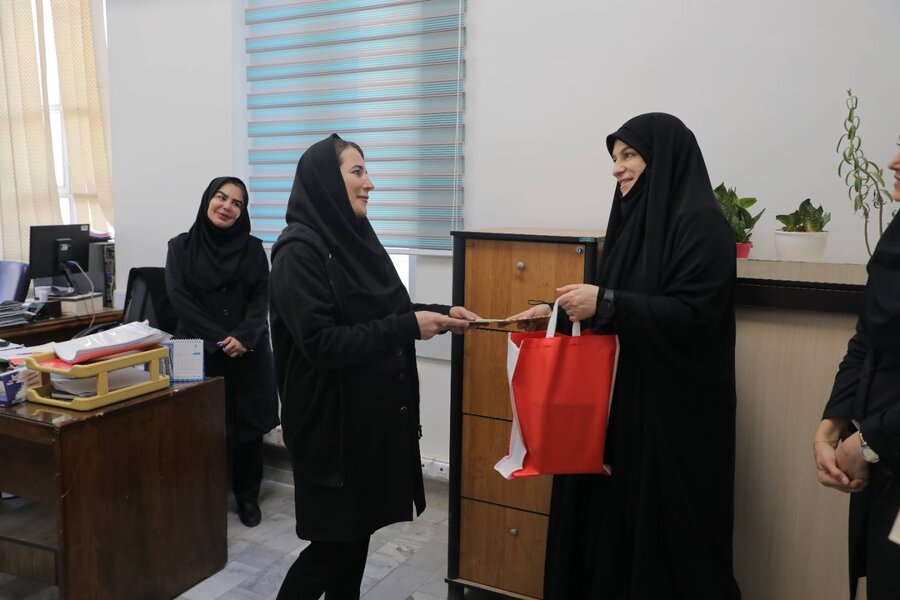 شهرتهران  | تقدیر مدیر بهزیستی از کارکنان حوزه فرزندخواندگی و طرح میزبان به مناسبت روز ملی فرزندخواندگی