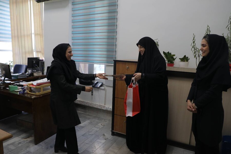 شهرتهران  | تقدیر مدیر بهزیستی از کارکنان حوزه فرزندخواندگی و طرح میزبان به مناسبت روز ملی فرزندخواندگی