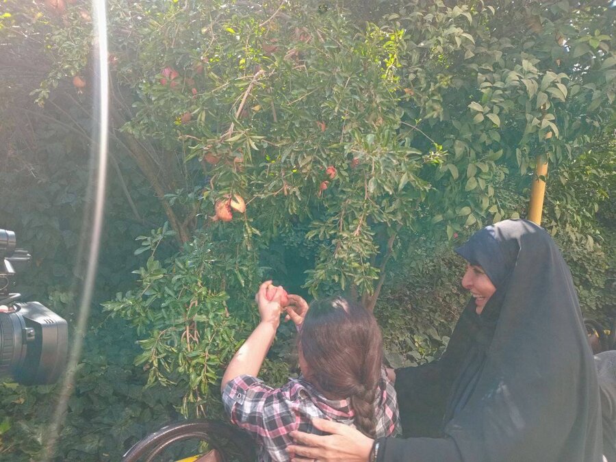 شهرتهران | جشن انار در مرکز توانبخشی نابینایان خزانه؛ کودکان با دستان کوچک خود زندگی را لمس کردند