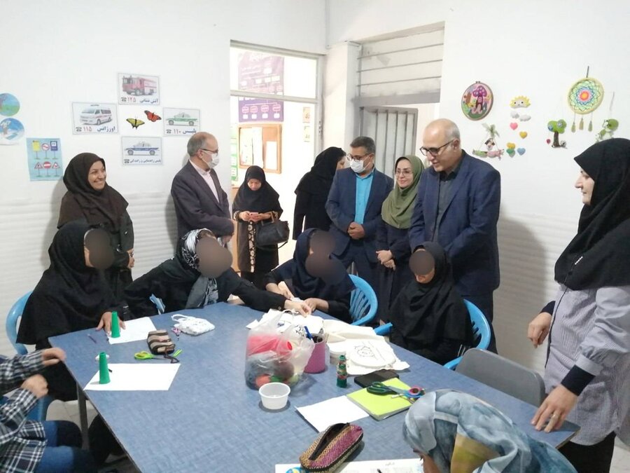 خراسان جنوبی-مدیرکل بهزیستی بهزیستی استان خراسان جنوبی از مراکز حرفه آموزی روزانه و توانبخشی در مرکز استان دیدن کرد