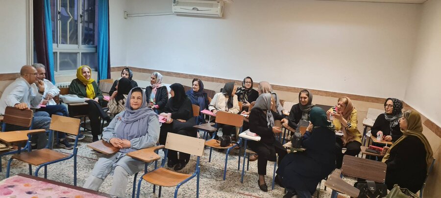 ششمین نشست «مهر و گفتگو» در دبیرستان دکتر شریعتی رشت برگزار شد