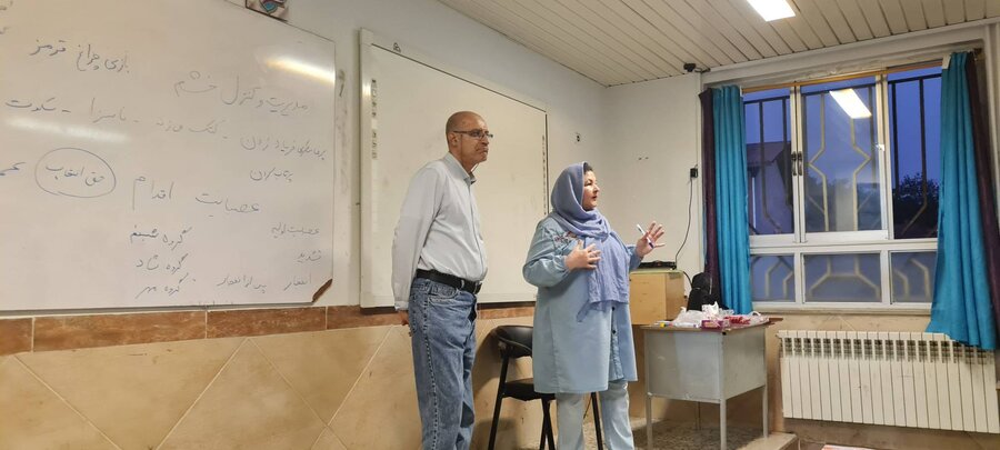 ششمین نشست «مهر و گفتگو» در دبیرستان دکتر شریعتی رشت برگزار شد