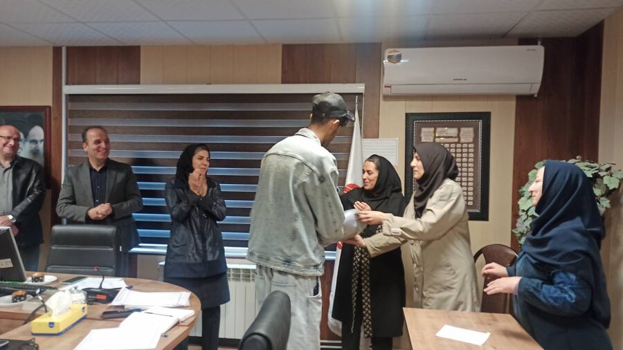 نشست صمیمانه با فرزندان هدایت‌شده به زندگی مستقل در بهزیستی همدان برگزار شد