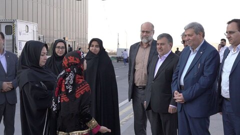 فیلم| خوشامدگویی کودک ایلامی به معاون وزیر و ریاست سازمان بهزیستی کشور