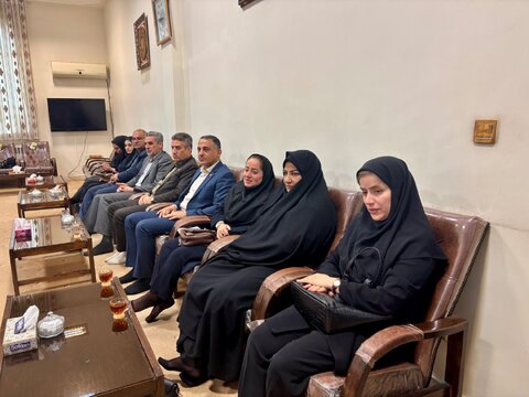 گزارش تصویری| دیوار معاون وزیر و رئیس سازمان بهزیستی کشور با امام جمعه ایلام