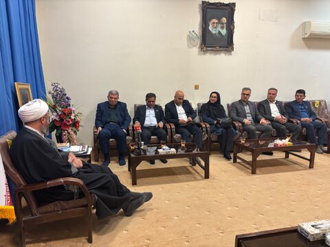 گزارش تصویری| دیوار معاون وزیر و رئیس سازمان بهزیستی کشور با امام جمعه ایلام