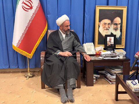 گزارش تصویری| دیوار معاون وزیر و رئیس سازمان بهزیستی کشور با امام جمعه ایلام