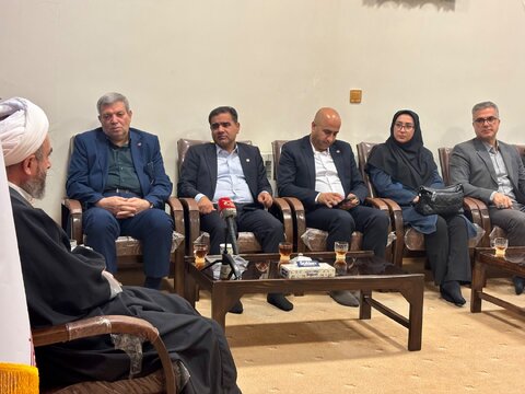 گزارش تصویری| دیوار معاون وزیر و رئیس سازمان بهزیستی کشور با امام جمعه ایلام