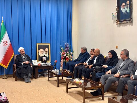 گزارش تصویری| دیوار معاون وزیر و رئیس سازمان بهزیستی کشور با امام جمعه ایلام