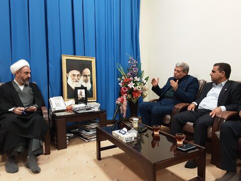 گزارش تصویری| دیوار معاون وزیر و رئیس سازمان بهزیستی کشور با امام جمعه ایلام