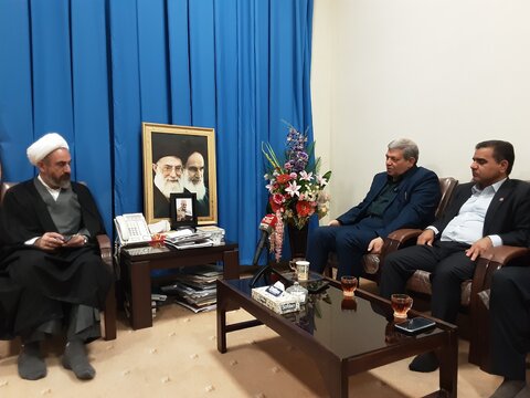 گزارش تصویری| دیوار معاون وزیر و رئیس سازمان بهزیستی کشور با امام جمعه ایلام