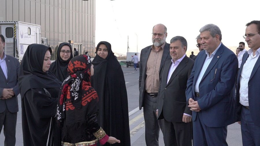 فیلم| خوشامدگویی کودک ایلامی به معاون وزیر و ریاست سازمان بهزیستی کشور