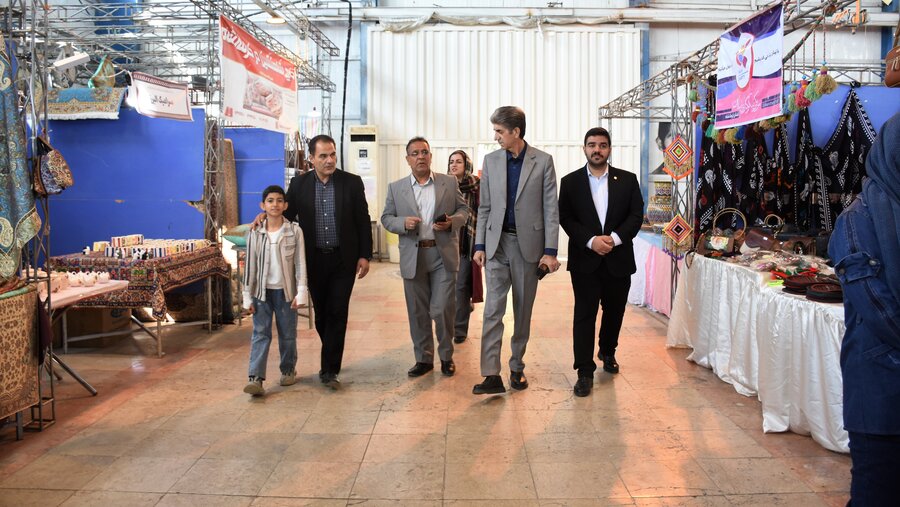 بازدید مدیرکل از نمایشگاه صنایع دستی