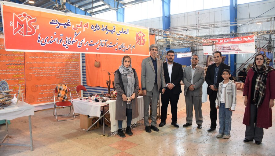 بازدید مدیرکل از نمایشگاه صنایع دستی