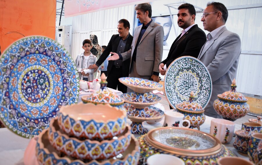 بازدید مدیرکل از نمایشگاه صنایع دستی