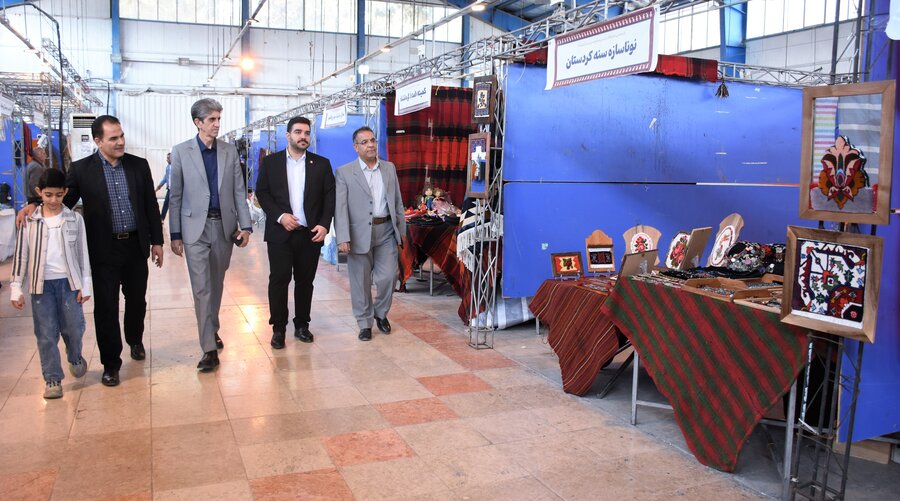 بازدید مدیرکل از نمایشگاه صنایع دستی