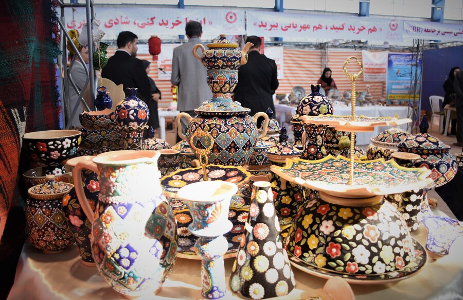 بازدید مدیرکل از نمایشگاه صنایع دستی