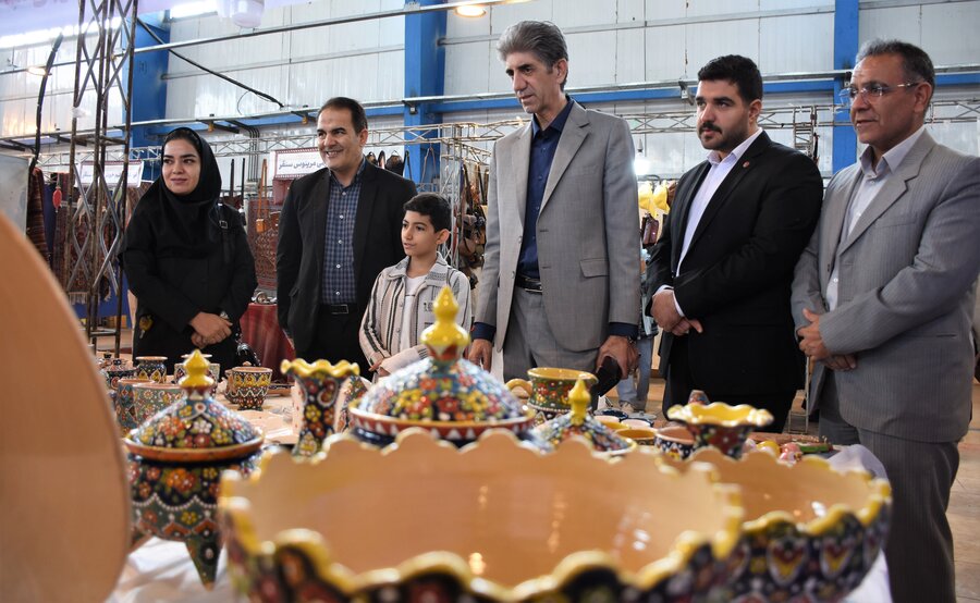بازدید مدیرکل از نمایشگاه صنایع دستی