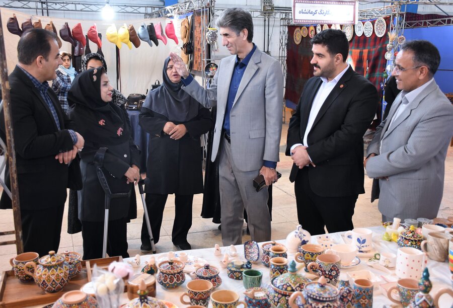 بازدید مدیرکل از نمایشگاه صنایع دستی