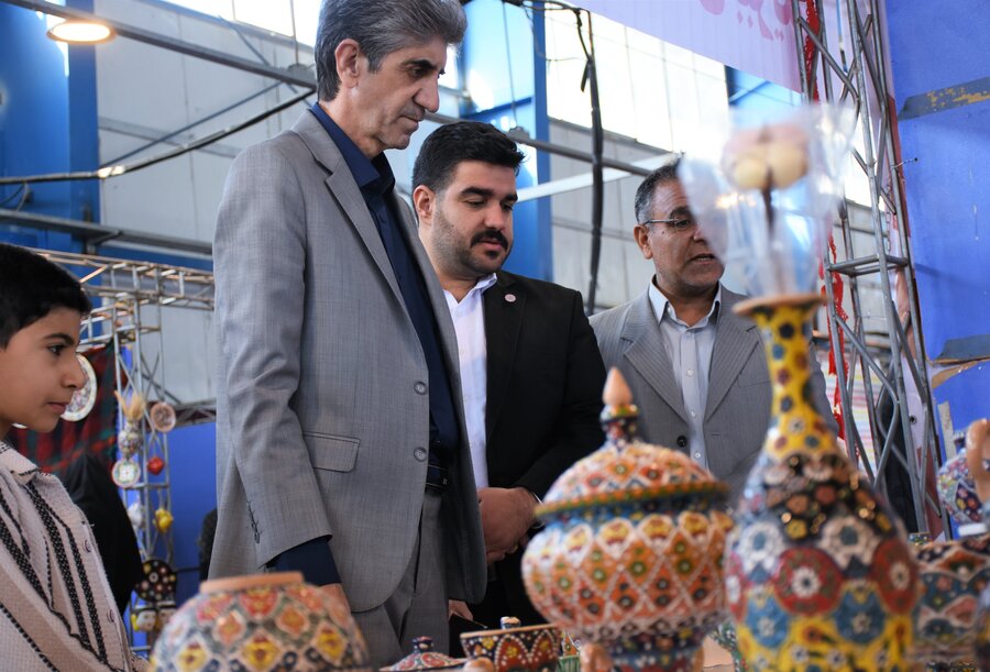 بازدید مدیرکل از نمایشگاه صنایع دستی
