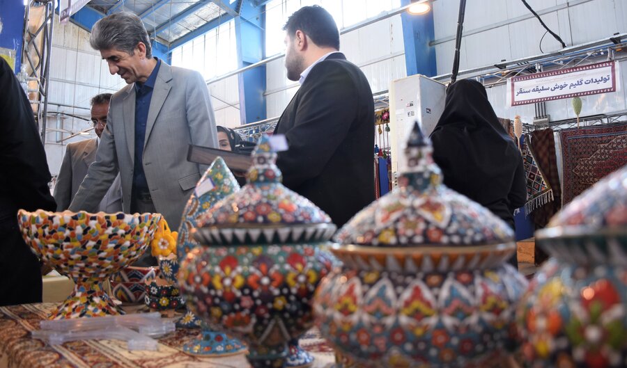 بازدید مدیرکل از نمایشگاه صنایع دستی