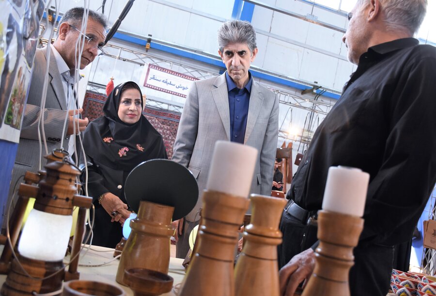بازدید مدیرکل از نمایشگاه صنایع دستی