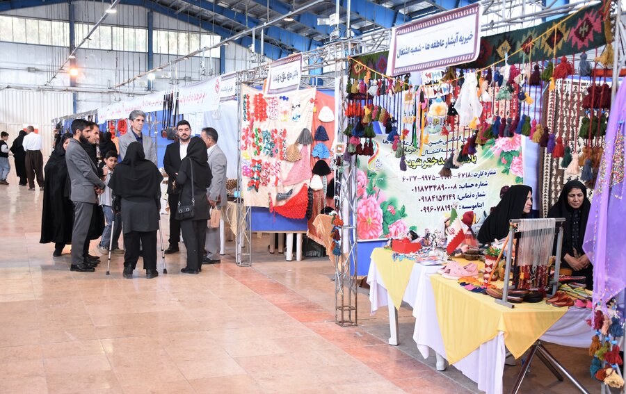 بازدید مدیرکل از نمایشگاه صنایع دستی