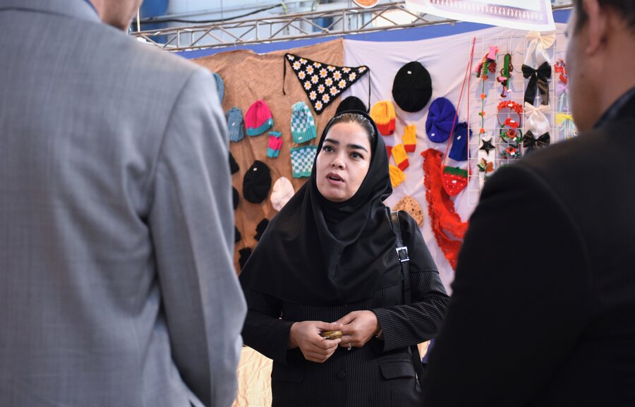 بازدید مدیرکل از نمایشگاه صنایع دستی