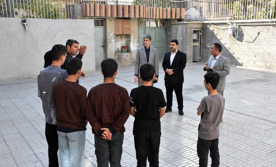 بازدید مدیرکل از مرکز میلاد شقایق‌ها