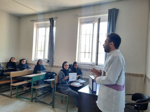 کارگاه مهارت‌های زندگی در مدرسه شهید رجایی دیوزند قروه برگزار شد