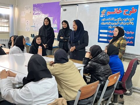 بازدید کارشناس استانی از روند اجرای طرح‌های مانا و خاتم در کامیاران