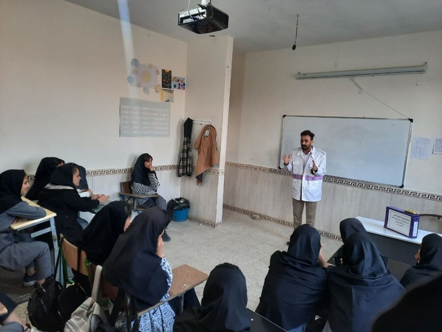 کارگاه مهارت‌های زندگی در مدرسه شهید رجایی دیوزند قروه برگزار شد