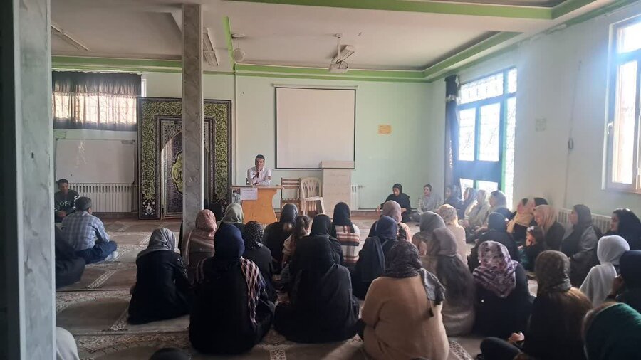 کارگاه آموزشی «اصول فرزندپروری» در دبیرستان اندیشه مریوان برگزار شد 