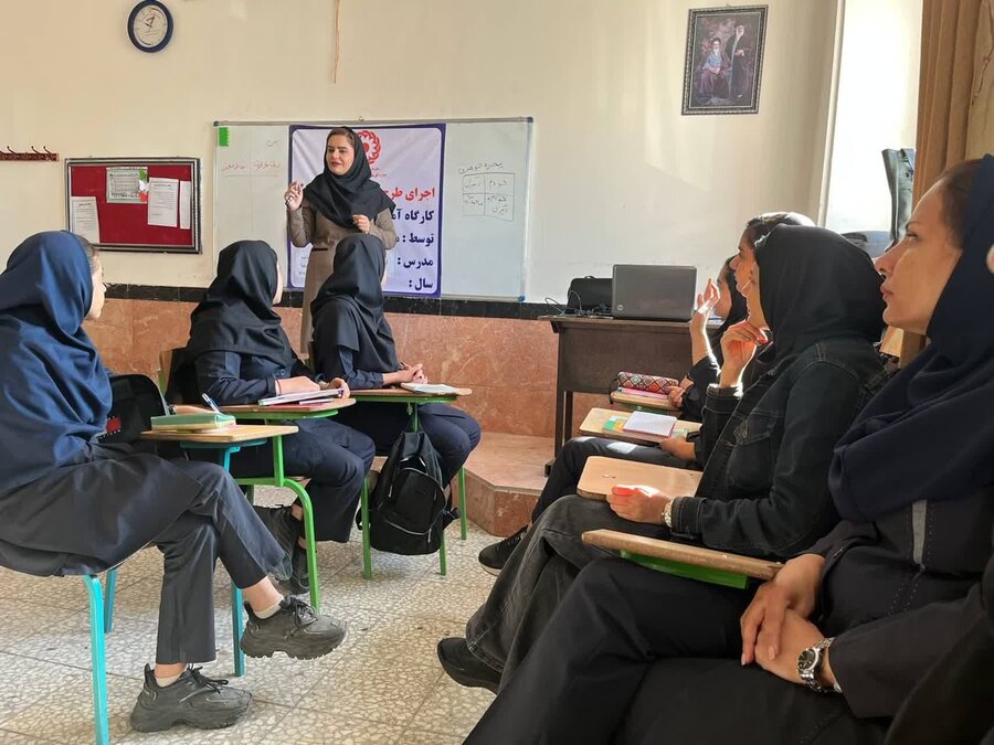 بازدید کارشناس استانی از روند اجرای طرح‌های مانا و خاتم در کامیاران
