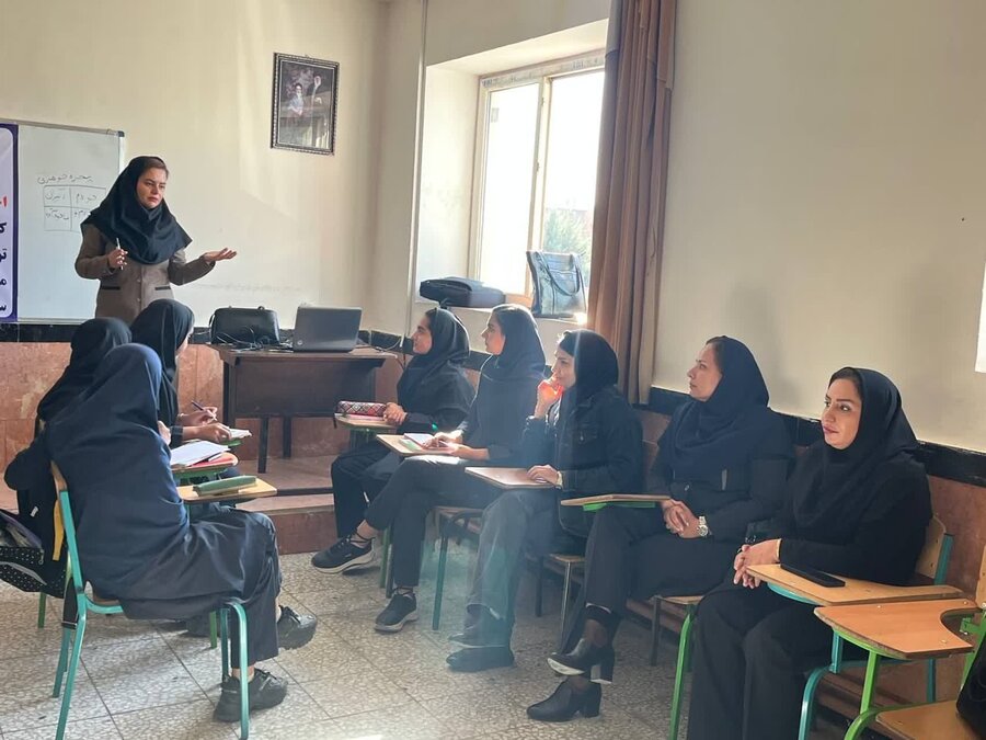 بازدید کارشناس استانی از روند اجرای طرحهای مانا و خاتم در کامیاران