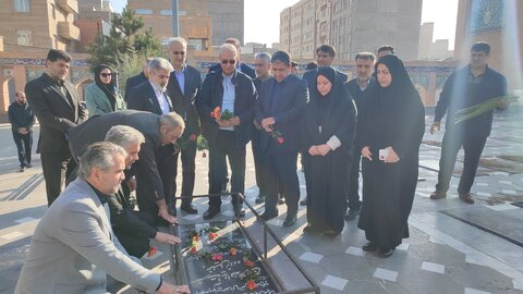 گزارش تصویری | ادای احترام دستیار اجتماعی رییس جمهور به شهدای والا مقام استان اردبیل