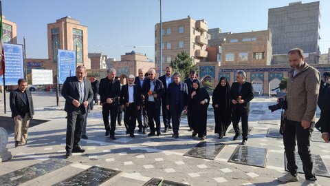 گزارش تصویری | ادای احترام دستیار اجتماعی رییس جمهور به شهدای والا مقام استان اردبیل