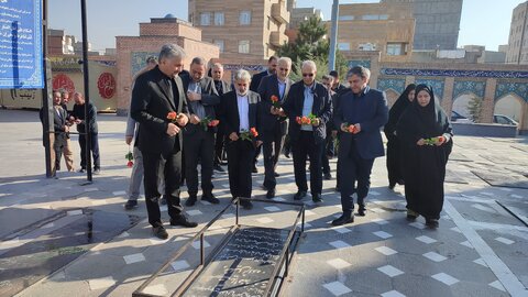 گزارش تصویری | ادای احترام دستیار اجتماعی رییس جمهور به شهدای والا مقام استان اردبیل