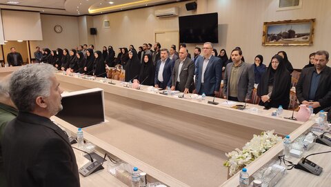 گزارش تصویری| برگزاری نشست صمیمانه دکتر علی ربیعی دستیار اجتماعی رییس جمهور با اعضای تشکل های مردم نهاد و سمن های استان