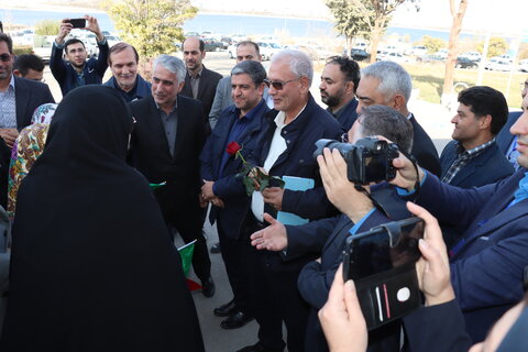 گزارش تصویری| بازدید دستیار اجتماعی رئیس‌جمهور و استاندار اردبیل از نمایشگاه توانمندی‌های بانوان و کسب‌وکارهای خانگی استان