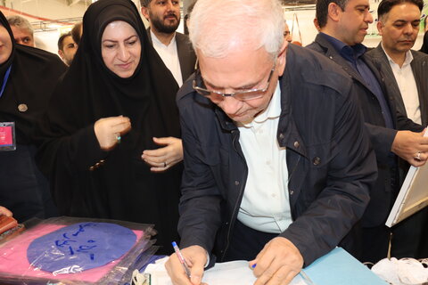 گزارش تصویری| بازدید دستیار اجتماعی رئیس‌جمهور و استاندار اردبیل از نمایشگاه توانمندی‌های بانوان و کسب‌وکارهای خانگی استان