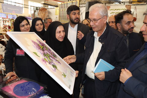 گزارش تصویری| بازدید دستیار اجتماعی رئیس‌جمهور و استاندار اردبیل از نمایشگاه توانمندی‌های بانوان و کسب‌وکارهای خانگی استان