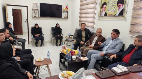 نشست صمیمی مدیرکل بهزیستی خراسان رضوی با کارکنان اداره زبرخان؛ تأکید بر کرامت انسانی و گفت‌وگوی همدلانه در محیط کار