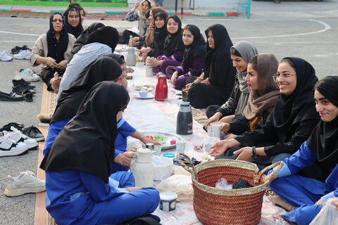 اجرای برنامه مهروگفتگو در بوشهر؛ پیوند دل‌های نسل امروز و دیروز با صبحانه سلامت