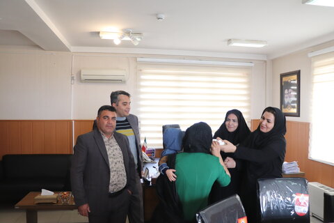 آئین واگذاری یکی از فرزندان بهزیستی به خانواده