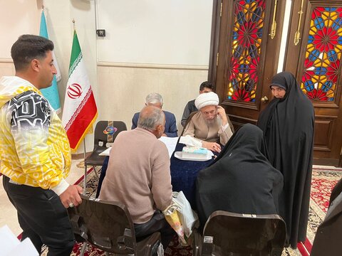 حضورمدیر کل و مسئولان بهزیستی فارس در میز ارتباطات مردمی امام جمعه معزز شیراز